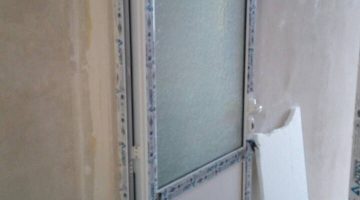 Алумниева врата с орнаментно стъкло