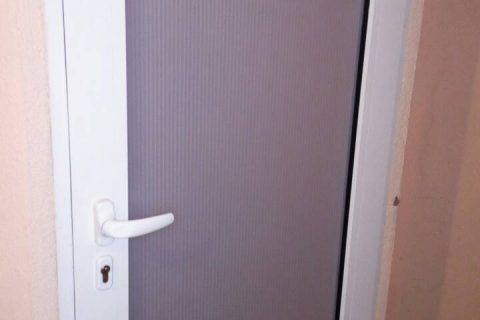 Алумниева врата с орнаментно стъкло